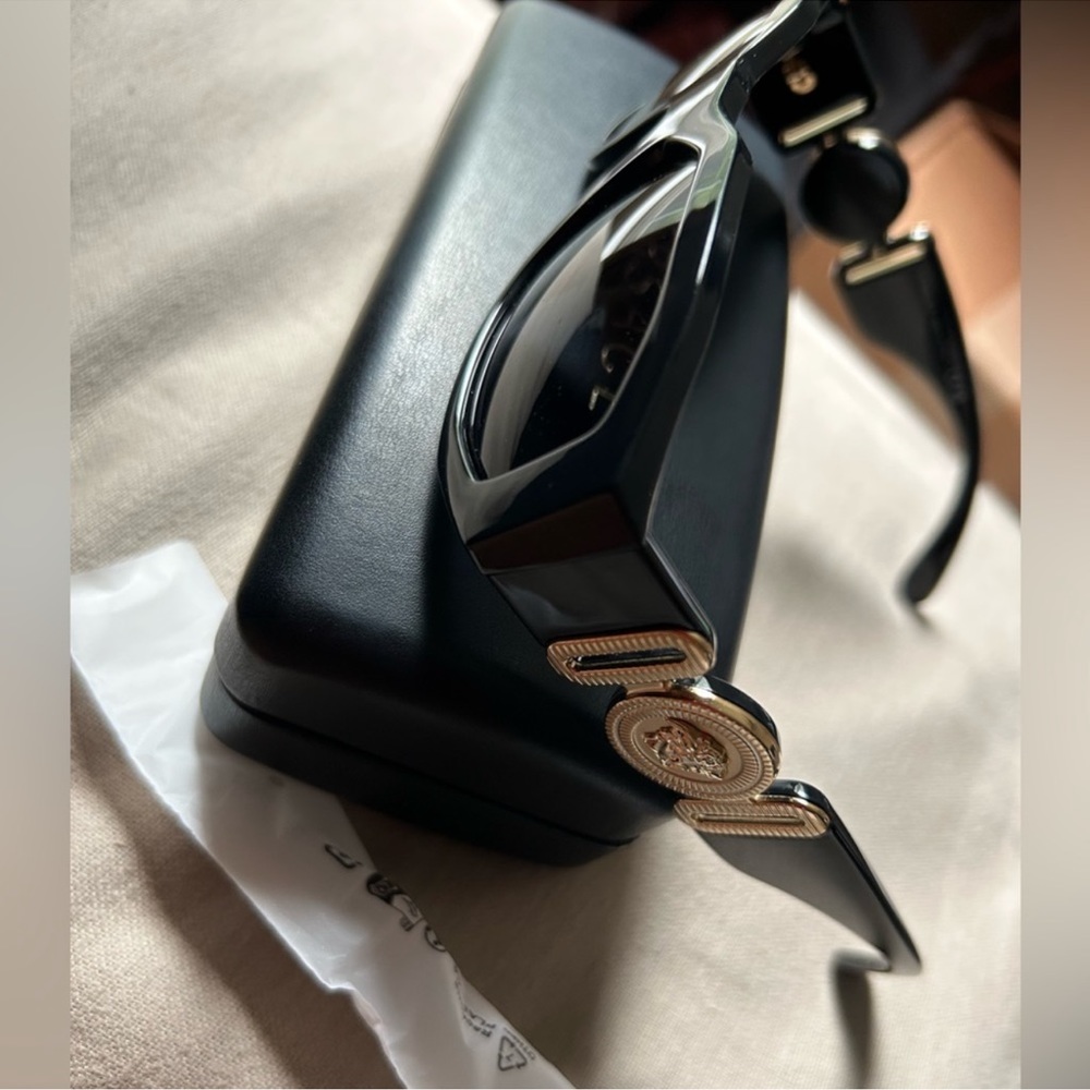 ✨VERSACE SUNGLASSES✨ - Picture 9 of 9